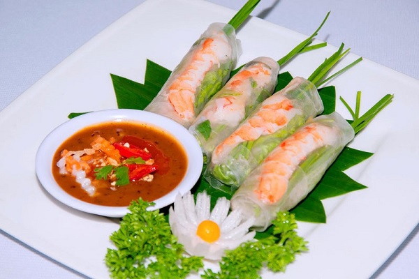 Gỏi cuốn tôm thịt rau sống nước chấm tương