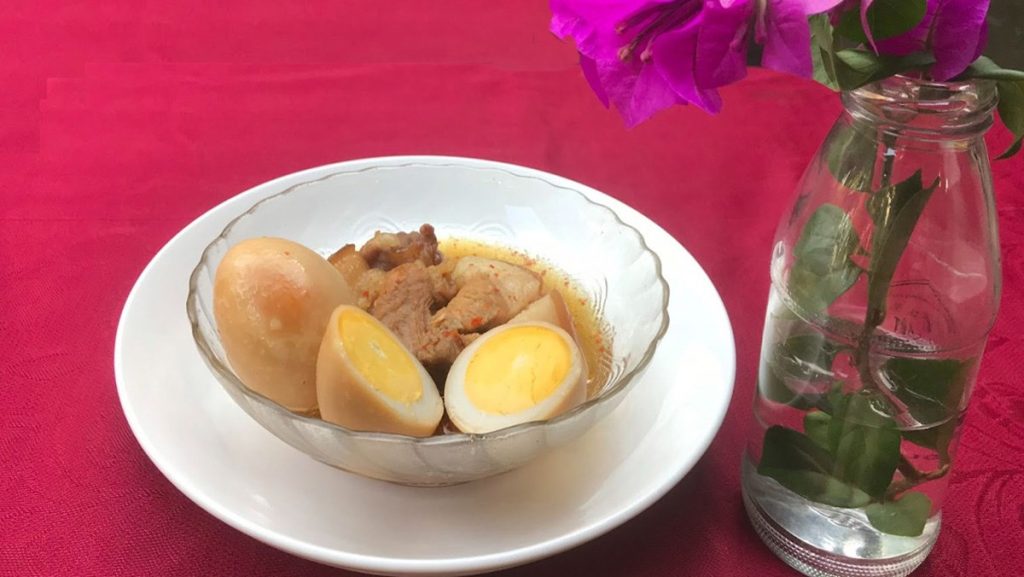 Thịt kho tàu trứng nước dừa miền Nam